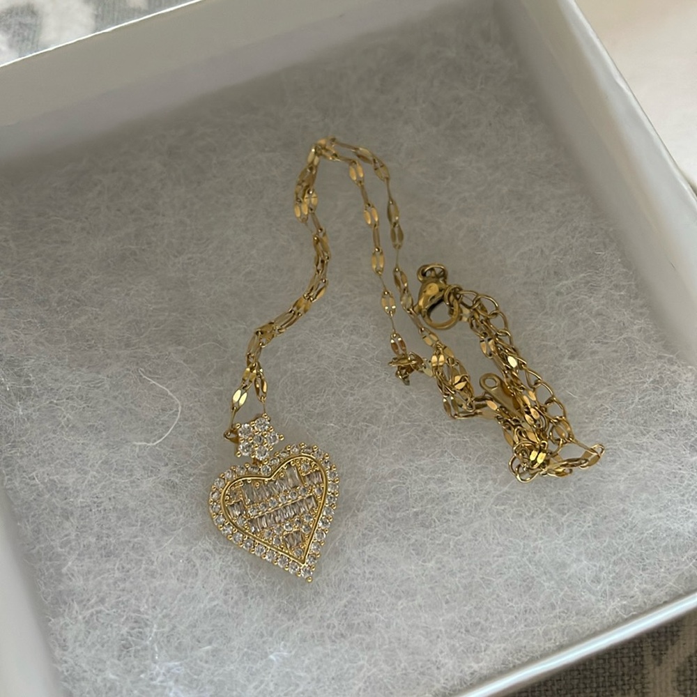 New gold diamond heart necklace adjustable 20”